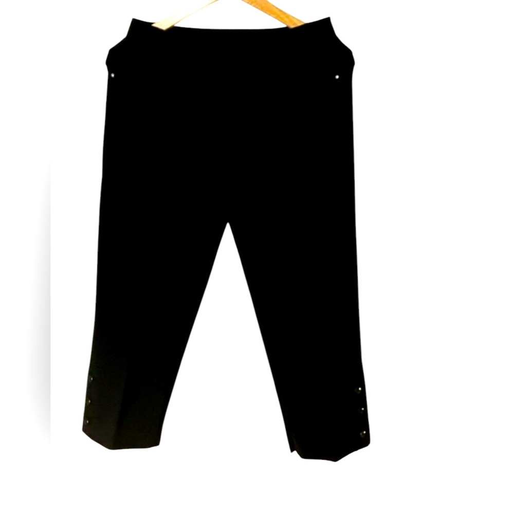 Red Coral black capris.